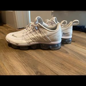 ✨ White Nike Vapor Max SIZE 8 ✨